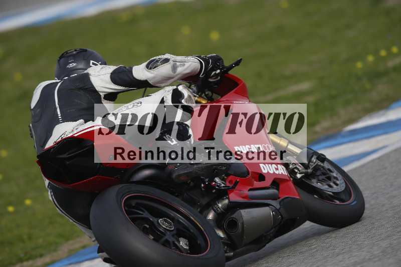 /Archiv-2024/01 26.-28.01.2024 Moto Center Thun Jerez/Gruppe gruen-green/backside